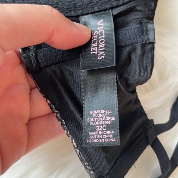 Victoria Secret bombshell add 2 cups bra - Picture 4 of 6